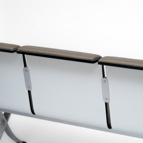 ⁦seater waiting bench with Armrest⁩ - الصورة ⁦3⁩